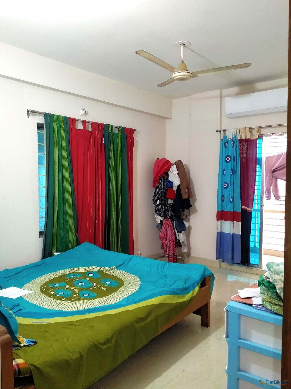 ঢাকা হাউজিং এ ১৪৫০ স্কয়ার ফিটের একটি ব্যবহৃত ফ্ল্যাট বিক্রয় হইবে