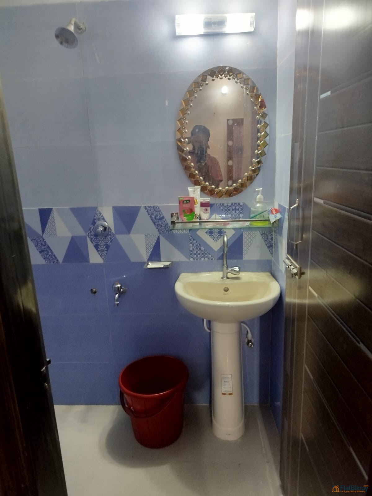 উত্তরা আজমপুর ১৪৯৫ স্কয়ার ফিটের একটি অল্প ব্যবহৃত ফ্ল্যাট বিক্রয় হইবে