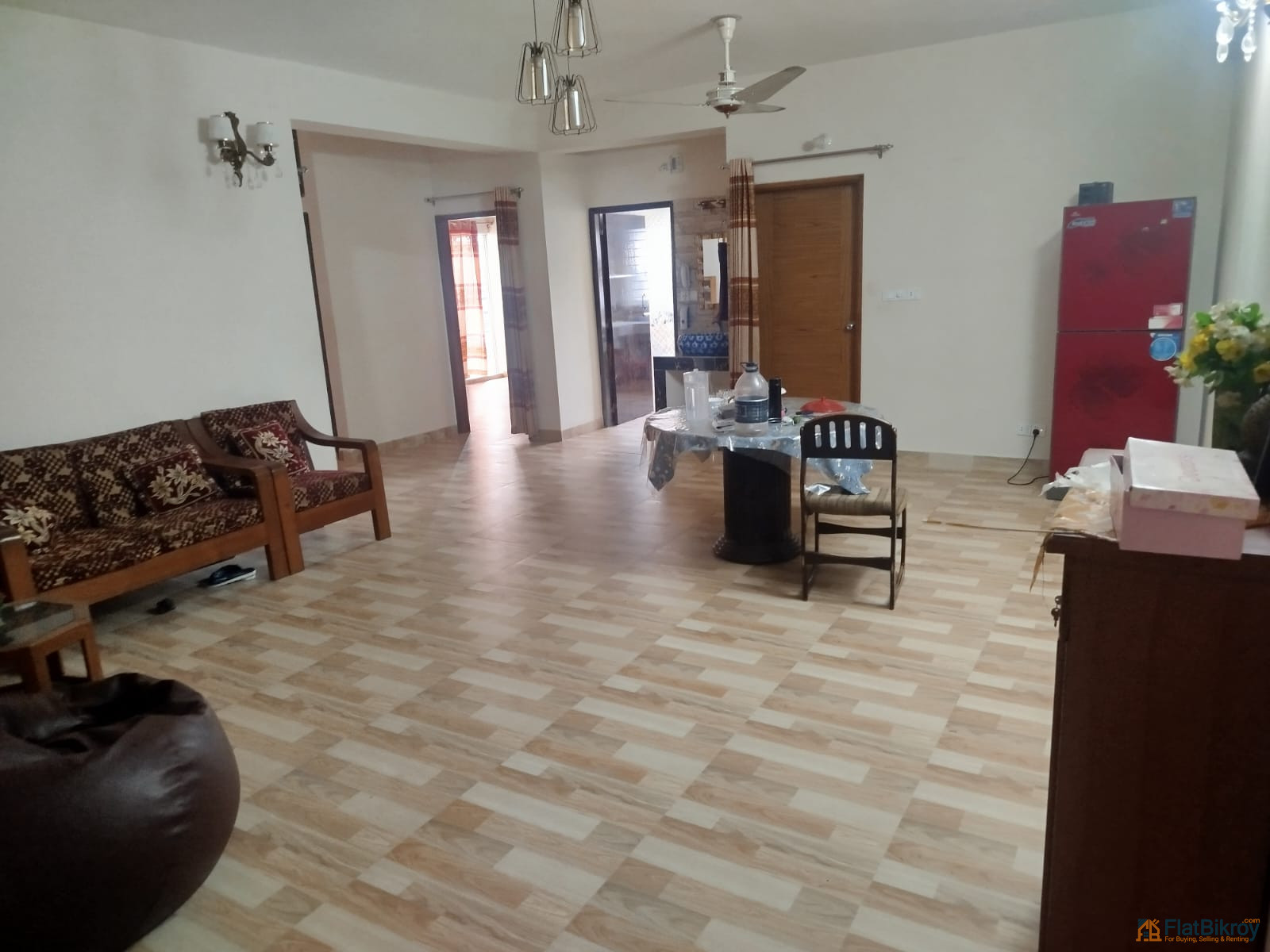উত্তরা আজমপুর ১৪৯৫ স্কয়ার ফিটের একটি অল্প ব্যবহৃত ফ্ল্যাট বিক্রয় হইবে