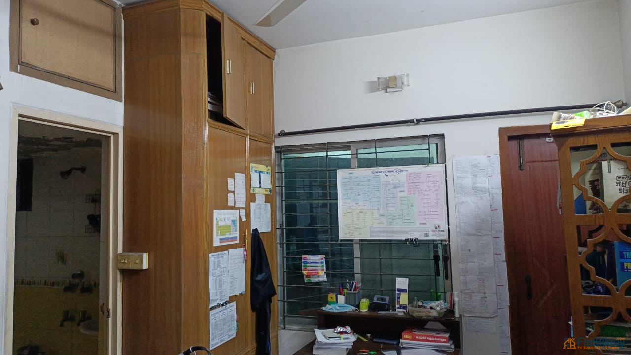 Urgent Sale! Spacious 1205 sqft apartment located at Chairmangoli, Mogbazar