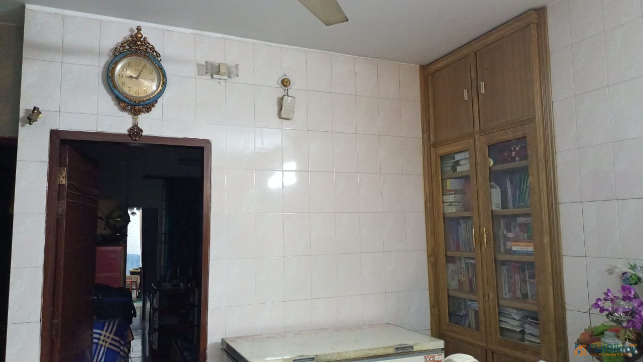 Urgent Sale! Spacious 1205 sqft apartment located at Chairmangoli, Mogbazar