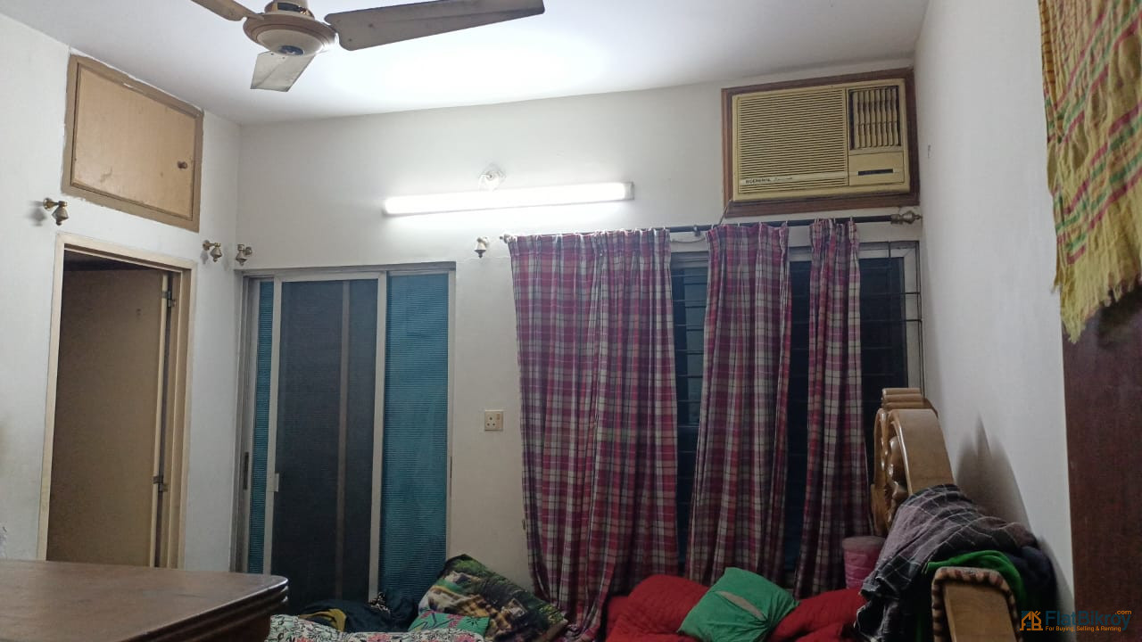 Urgent Sale! Spacious 1205 sqft apartment located at Chairmangoli, Mogbazar