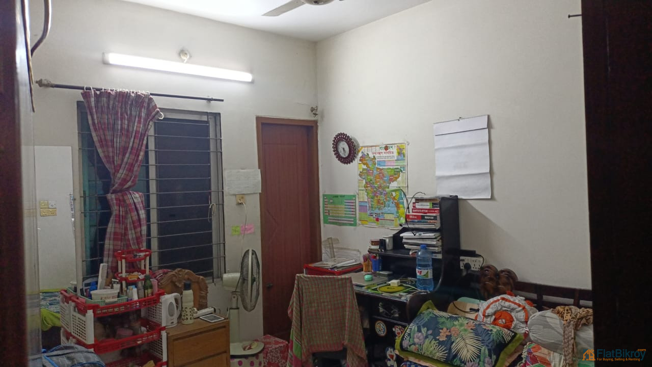 Urgent Sale! Spacious 1205 sqft apartment located at Chairmangoli, Mogbazar